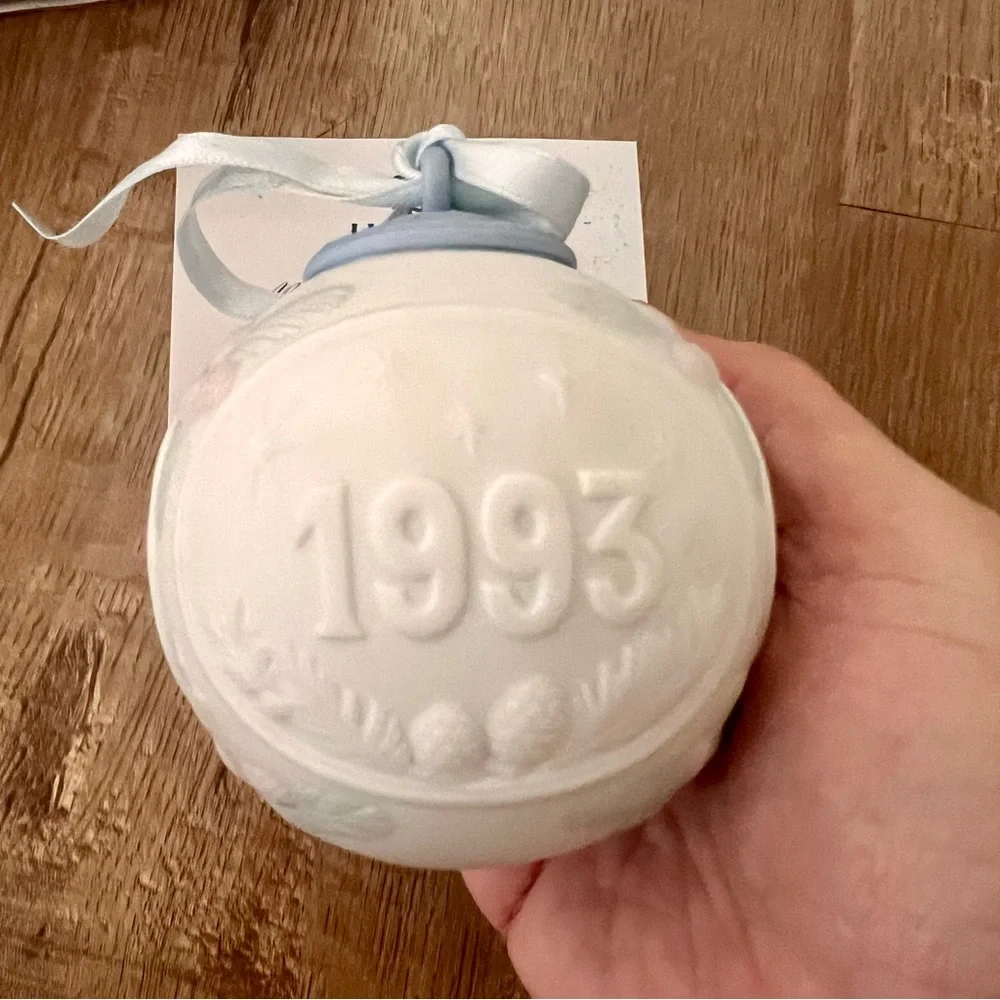 Lladro Bola Navidad 1993‎ Christmas Holiday Porcelain Ball Ornament 16009 Boxed